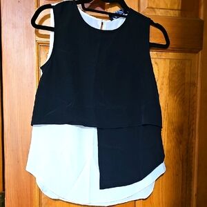 NWOT Magaschoni Asymmetrical Black and White Blouse 100% Silk Size SMALL